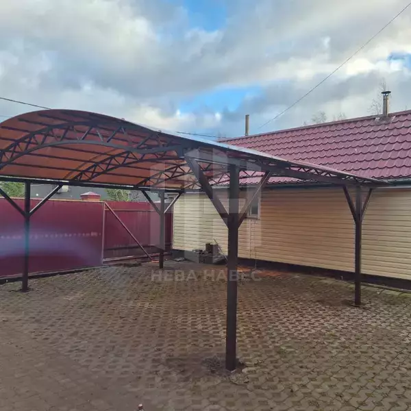 автонавес с арочной крышей из поликарбоната