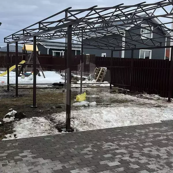 металлический каркас для навеса с хозблоком и покрытием мягкой кровлей